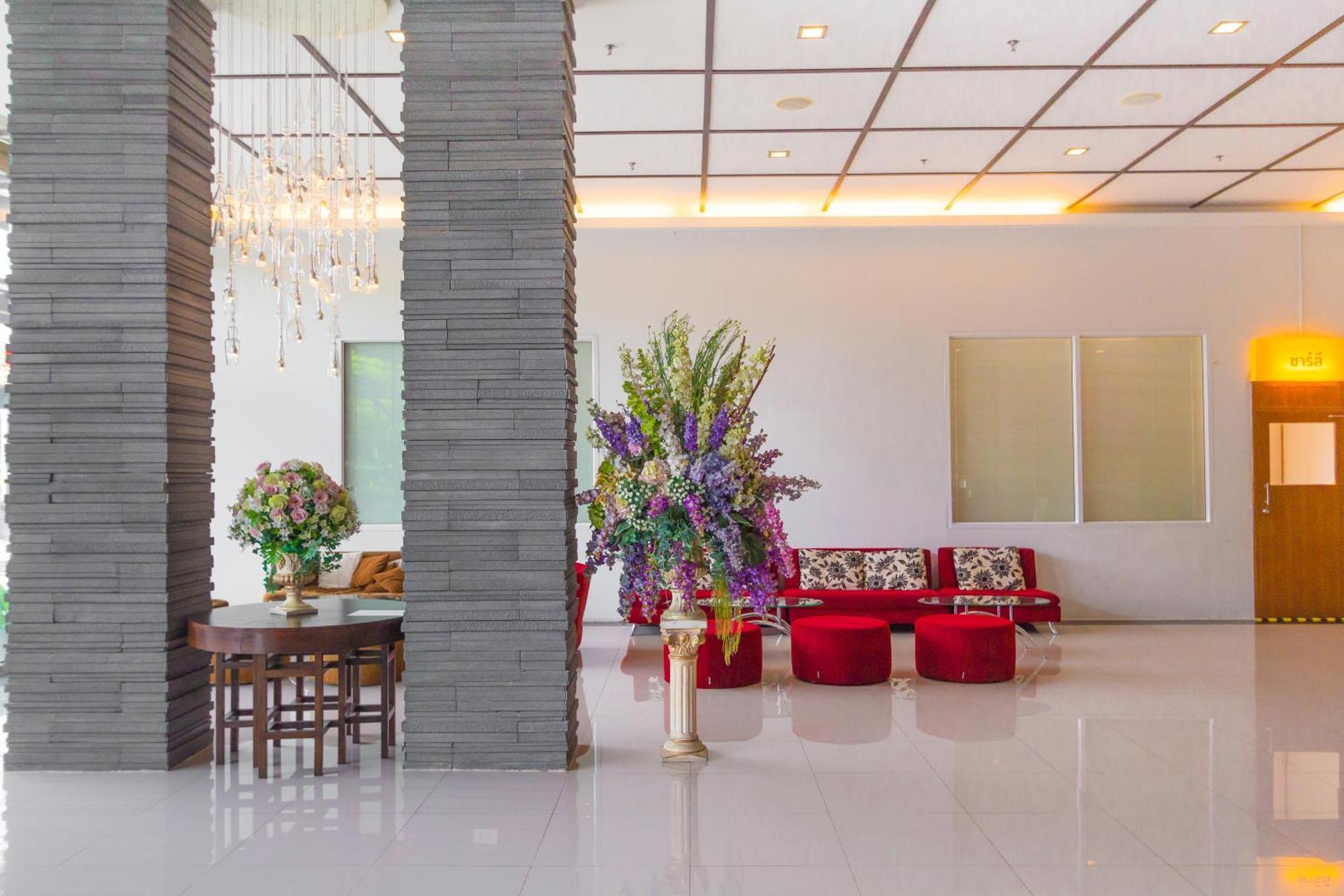 Mayflower Grande Hotel Chiang Mai Extérieur photo