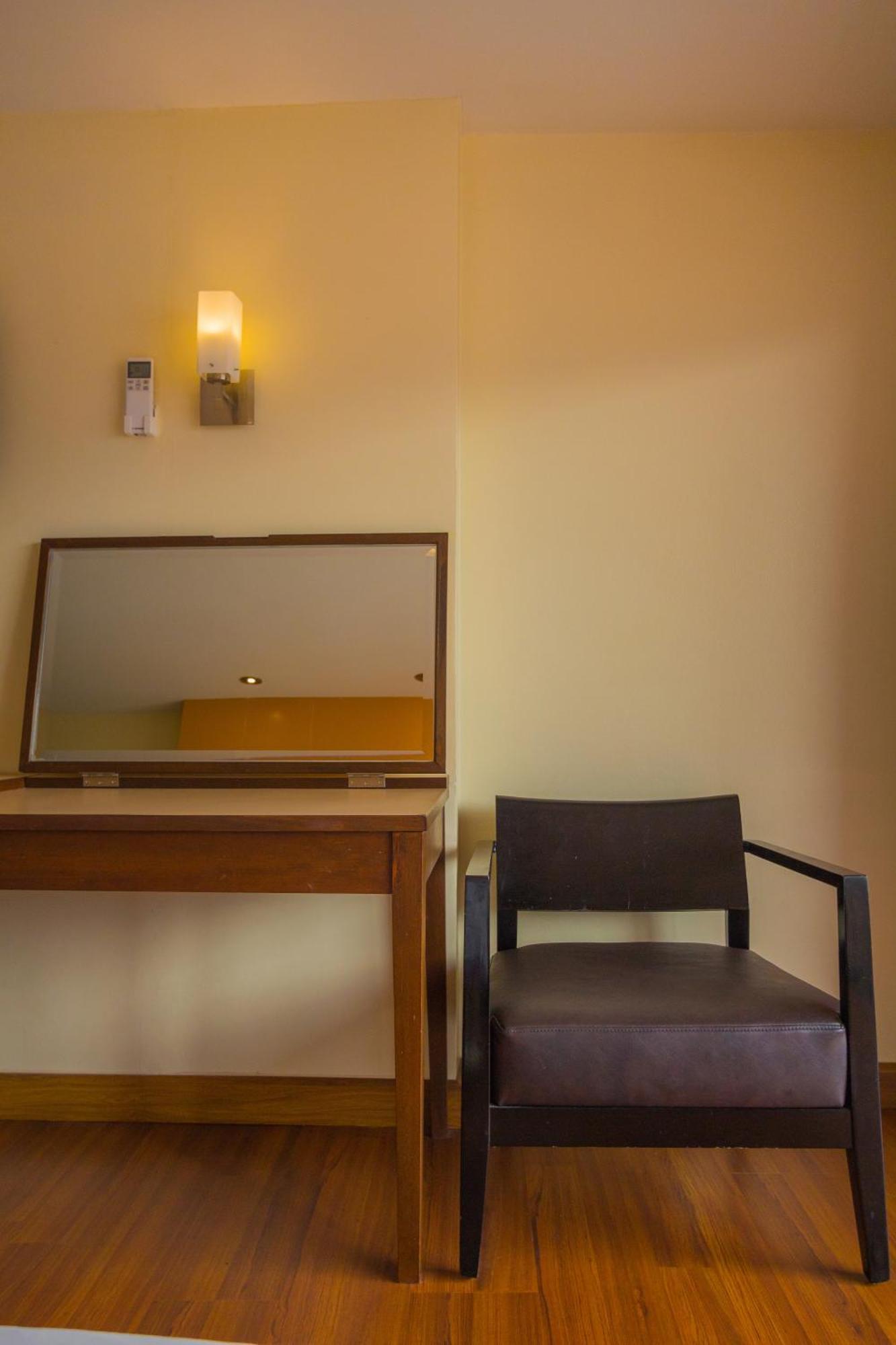 Mayflower Grande Hotel Chiang Mai Extérieur photo