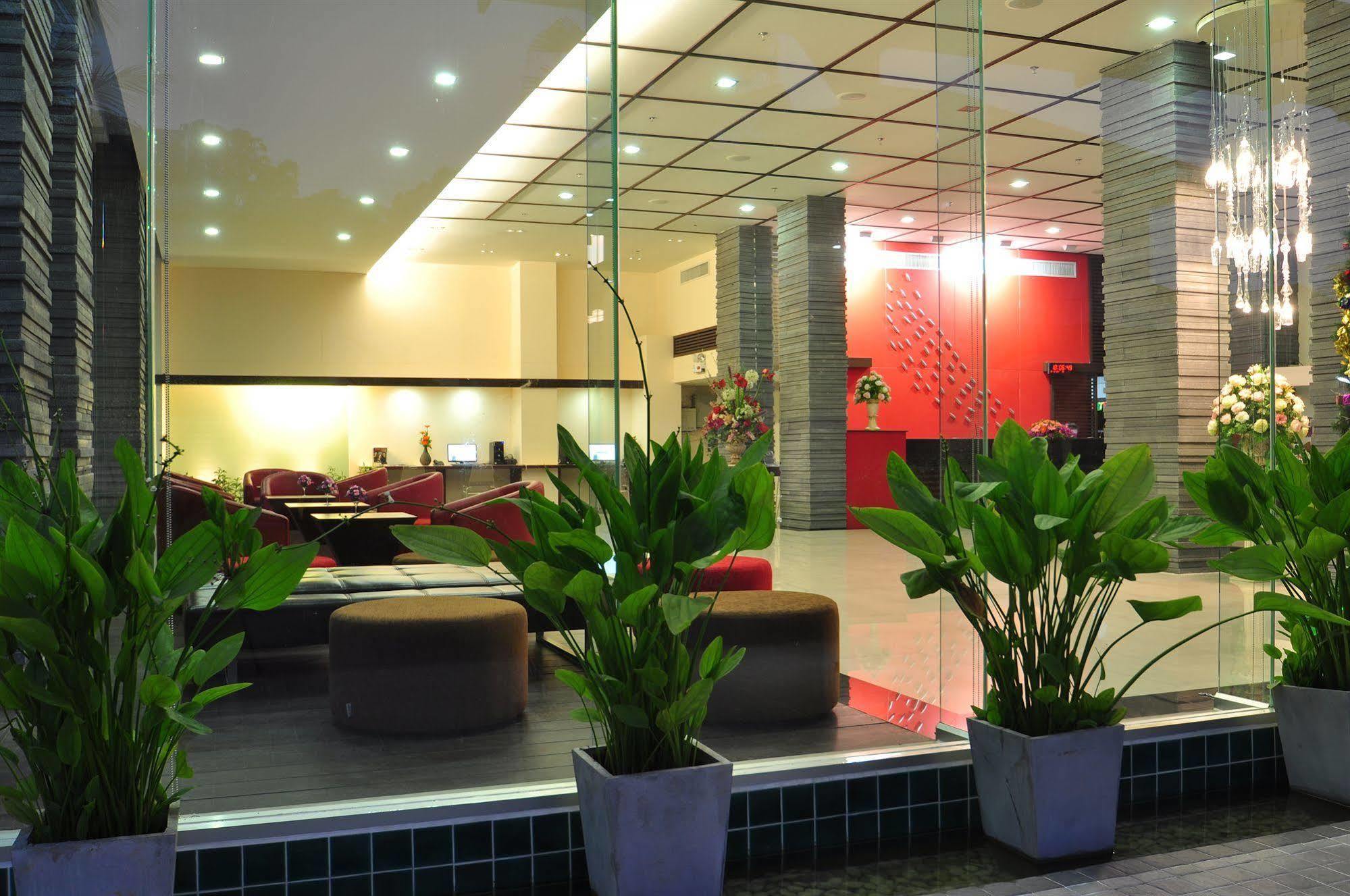 Mayflower Grande Hotel Chiang Mai Extérieur photo