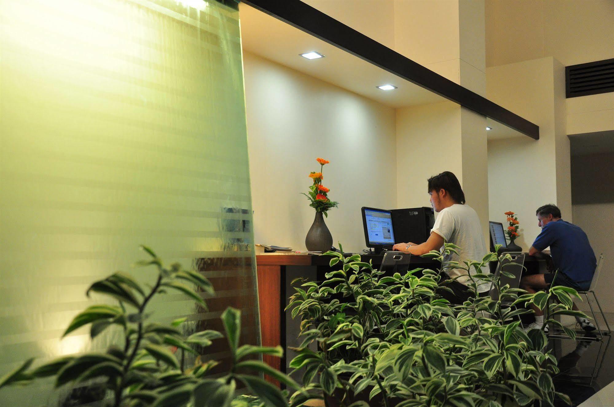 Mayflower Grande Hotel Chiang Mai Extérieur photo